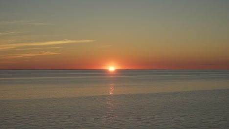 Sonnenuntergang-Sonnenaufgang-Am-Strand-Lettland,-Ostsee-Sommer