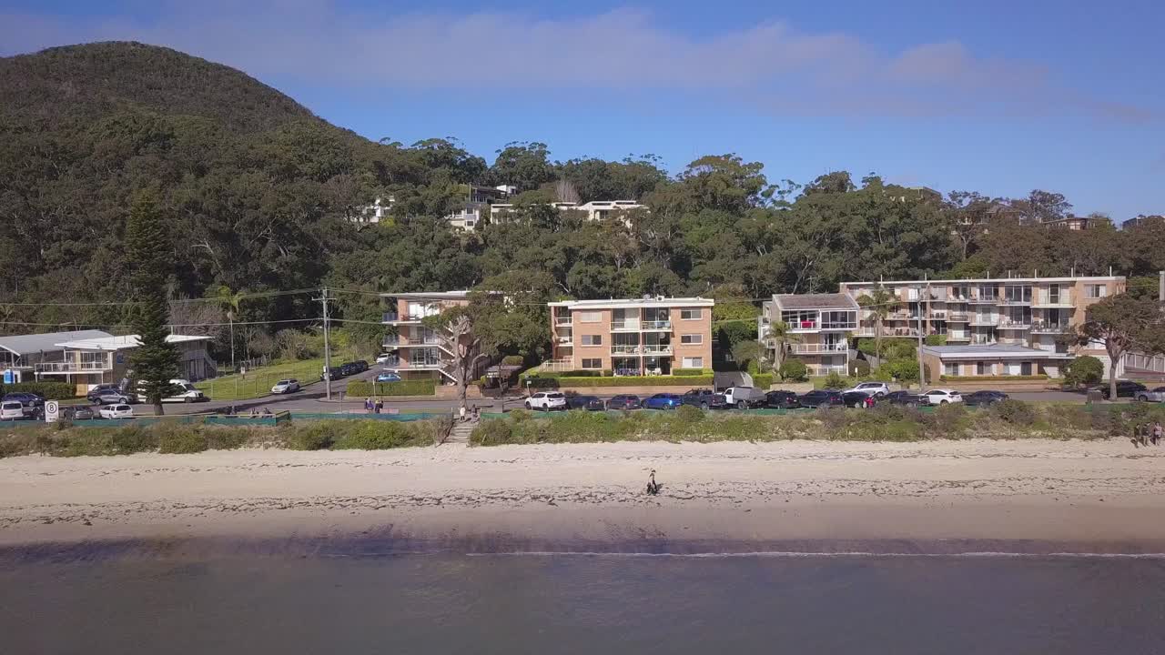 parte aérea de las casas comunitarias frente a la playa o frente al mar