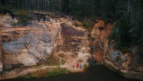 Acantilados-De-Erglu-Y-Gran-Vista-Sobre-El-Río-Gauja-Cesis,-Letonia