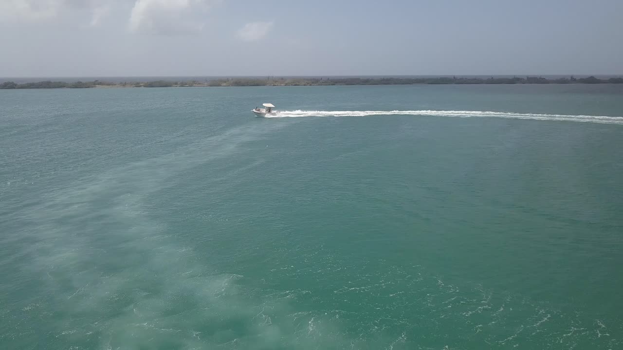 보트 - 배 - 물을 가로지르는 배