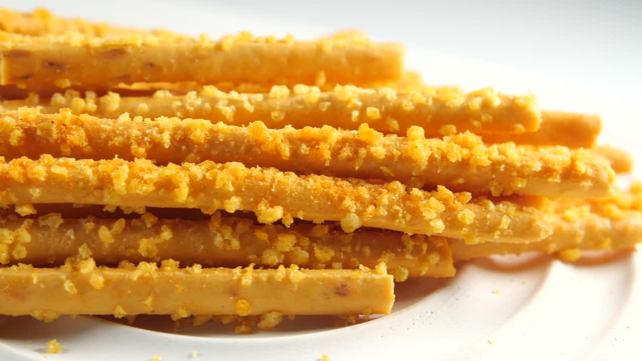 un montón de palitos de queso