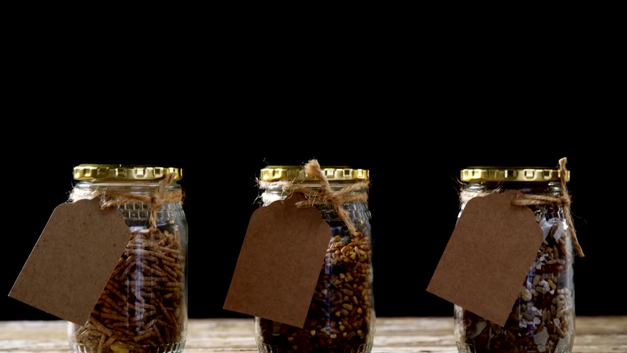 유리 항아리에 건조된 과일 혼합물 4k