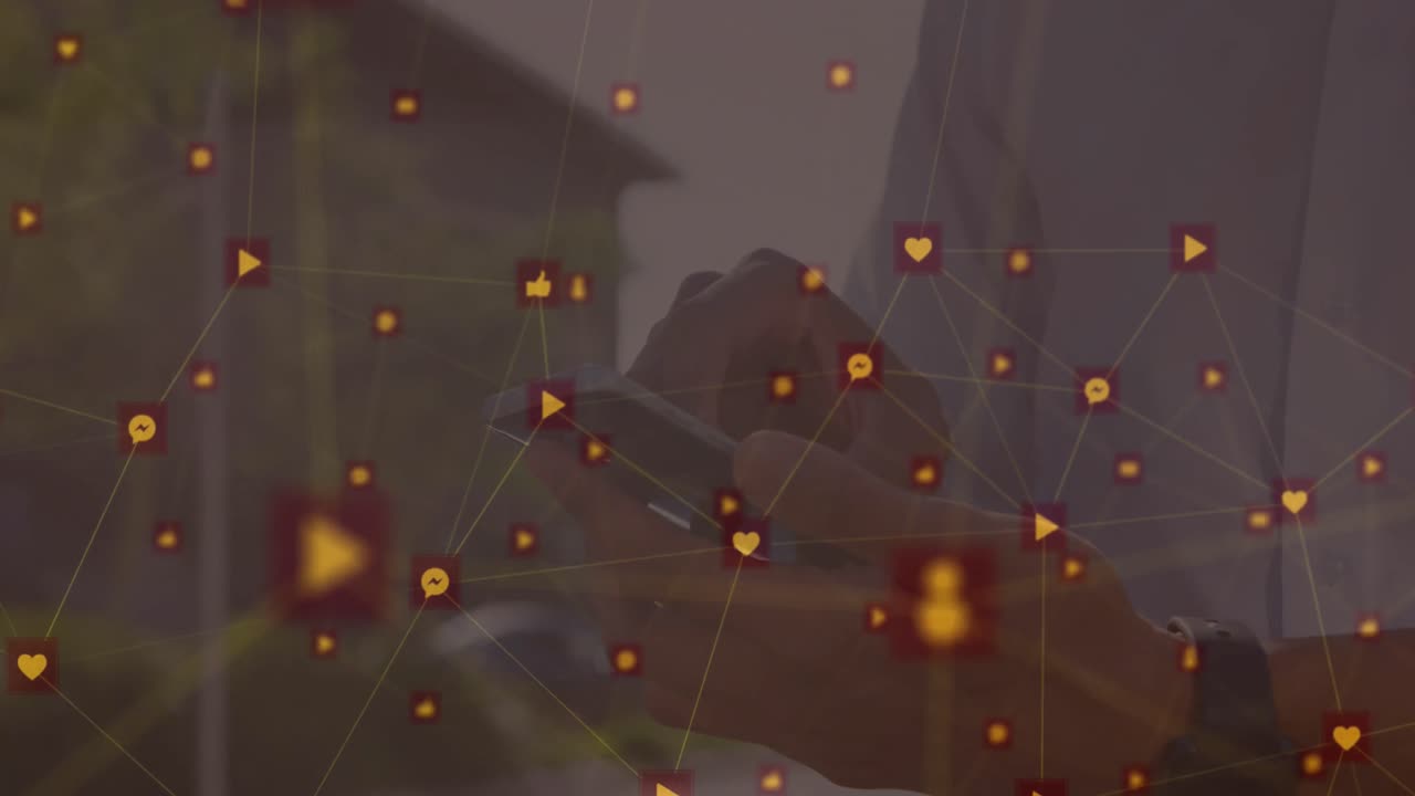 animación de una red de iconos digitales sobre la sección media de un hombre usando un teléfono inteligente en la calle