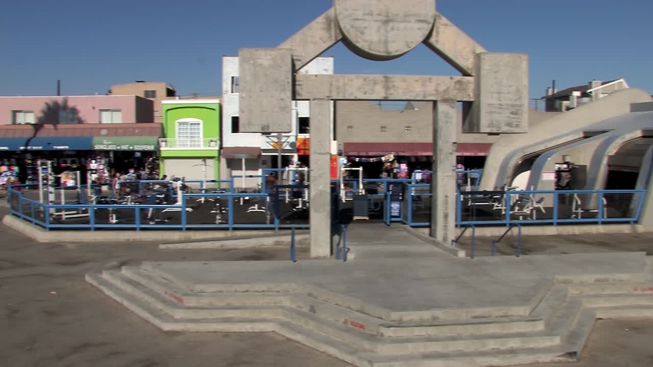toma panorámica del gimnasio en muscle beach en venice beach cerca de los angeles, california, estados unidos