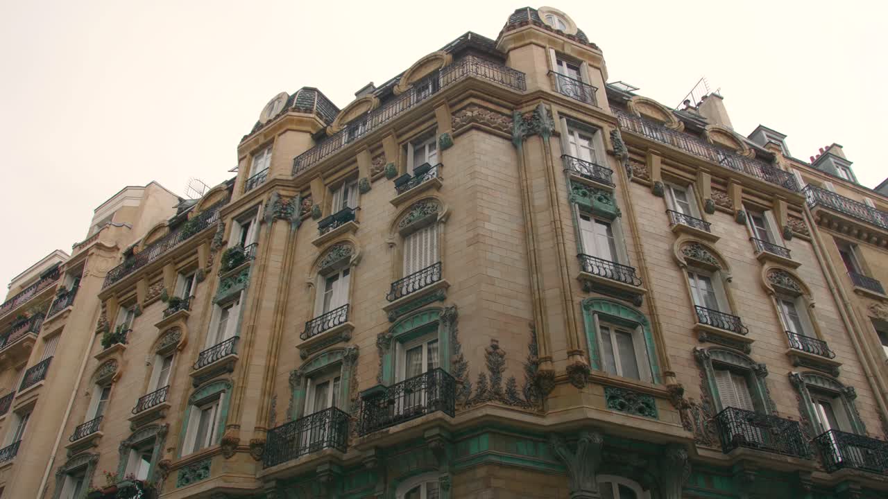 edificio les chardons en 8 rue claude chahu, distrito 16