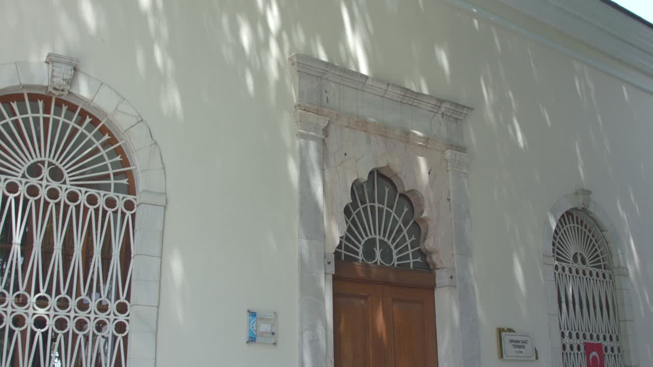 bursa, turquía - 18 de julio de 2020: mausoleo de orhan gazi y osman gazi en bursa, turquía