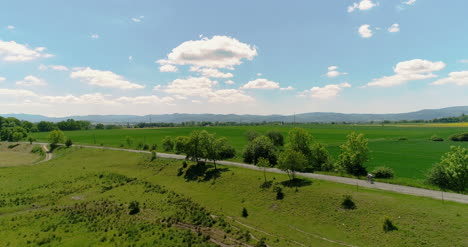 Volando-Sobre-Bosque-Forestal-Desde-Arriba-20