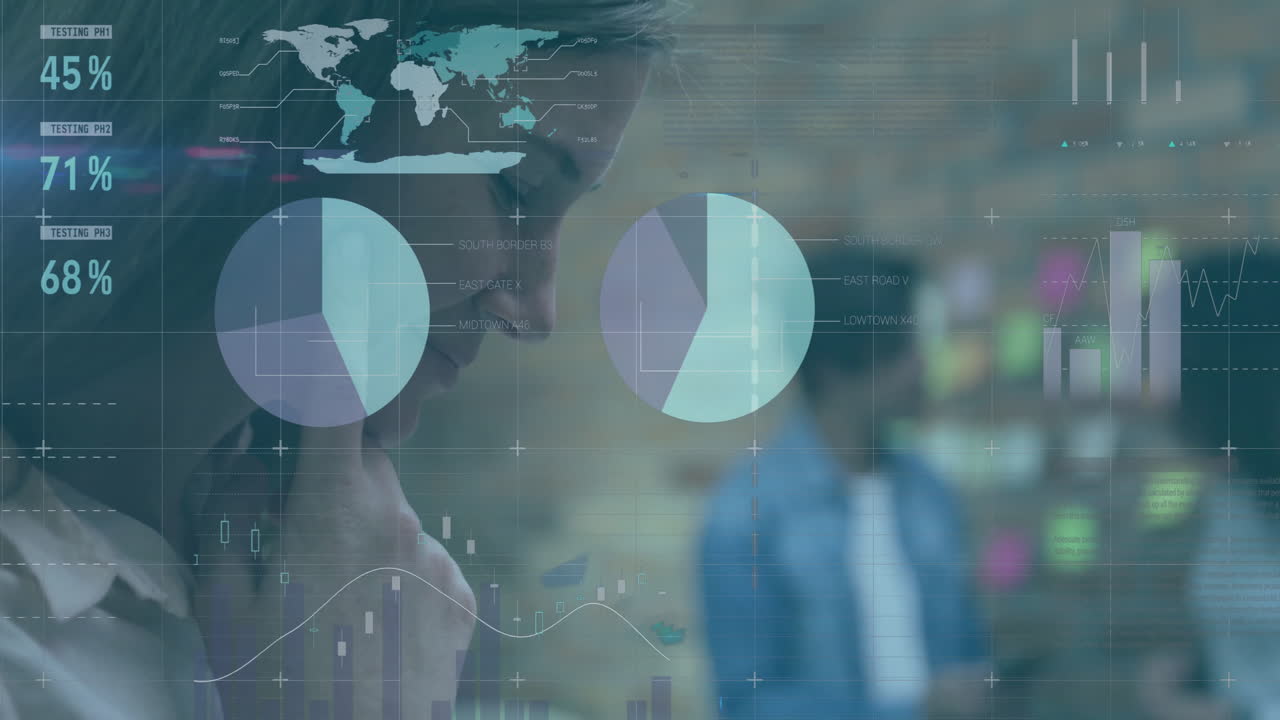 animación del procesamiento de datos financieros sobre diversas personas de negocios en la oficina