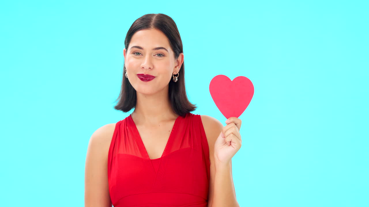 얼굴, 미소와  ⁇ 은 심장을 가진 여자