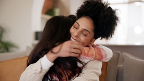 amor, mujer e hija con un abrazo