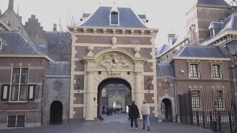 Entrance-to-the-governmental-buildings-at-the-Binnenhof-in-The-Hague-where-the-chamber-of-representatives-and-formal-democracy-takes-place