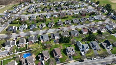 Luxury-Neighborhood-in-America-with-swimming-pool-at-sunlight