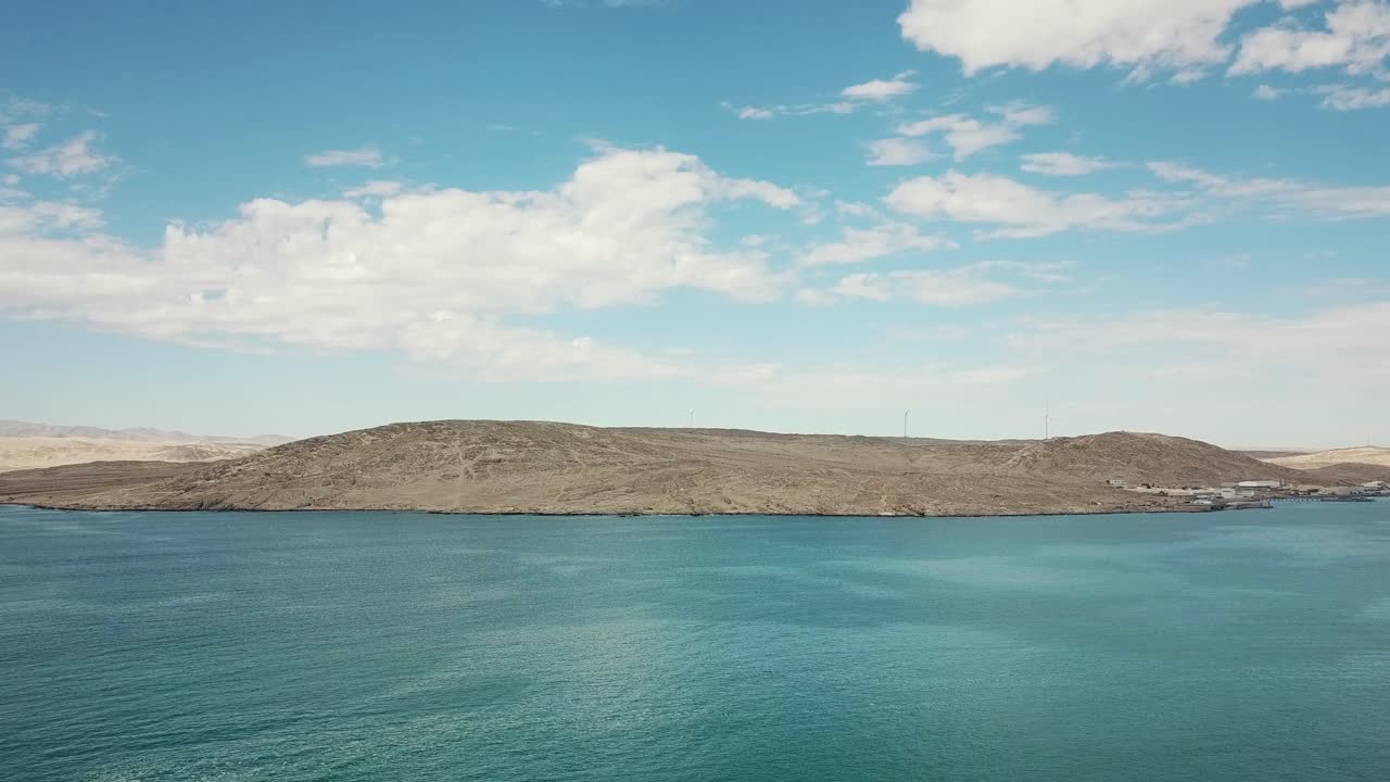 나미브 사막 모래언덕과 대서양이 만나는 스켈레톤 코스트, 남아프리카 나미비아, 루데리츠 타운 샤크 아일랜드 항공 샷