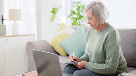 Laptop,-Escritura-Y-Documentos-Para-Inversión.