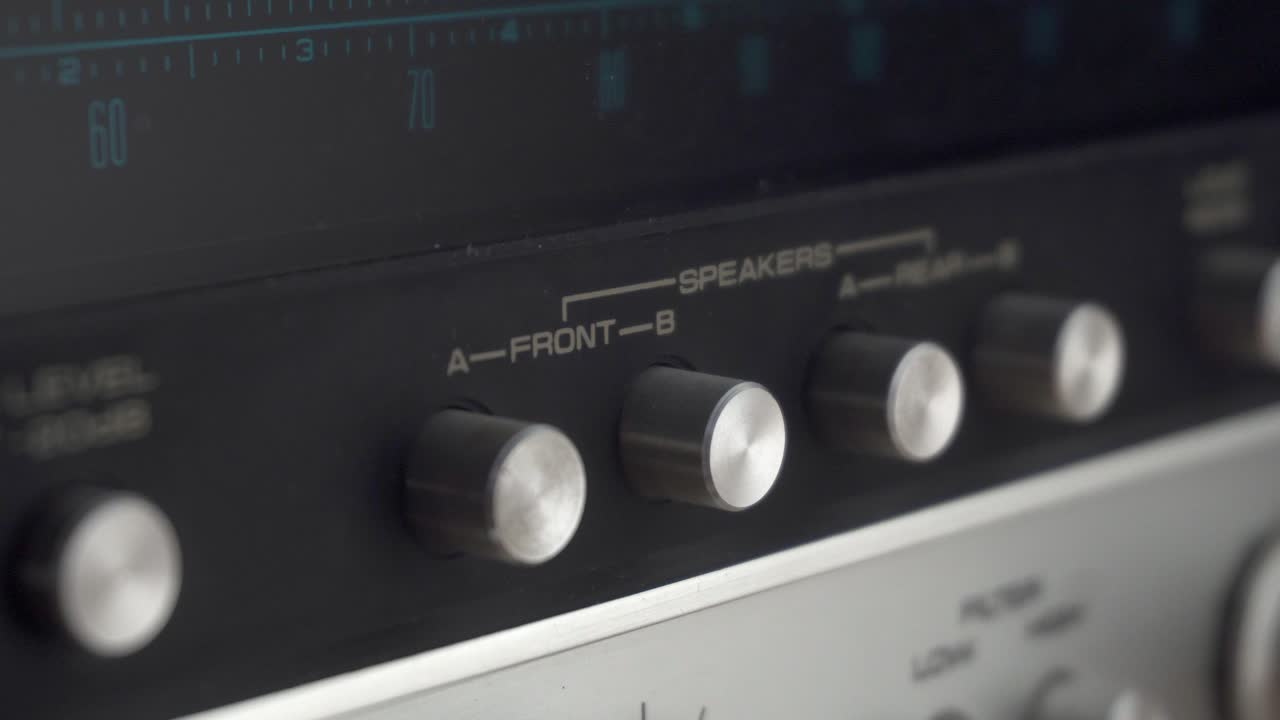 오래된 증폭기의 스피커 a-b를 선택하는 것