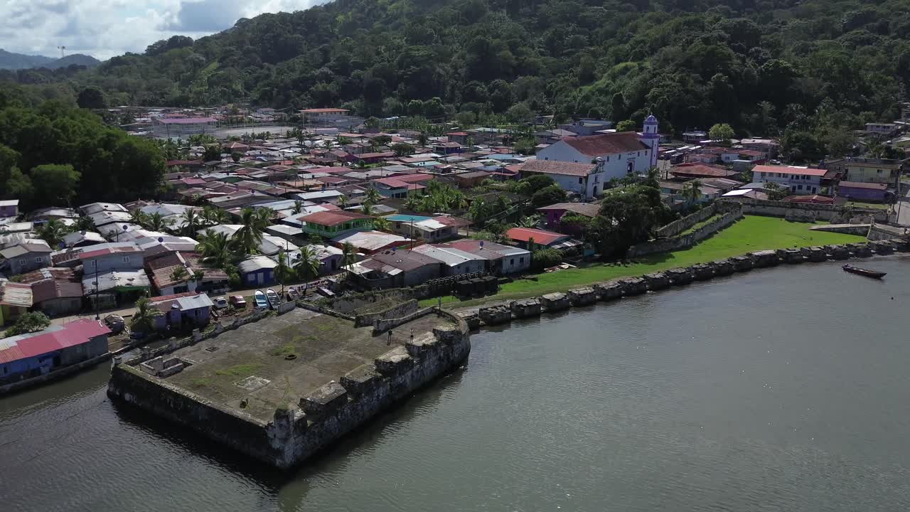 el puerto de portobelo, el colon, el mar del caribe.