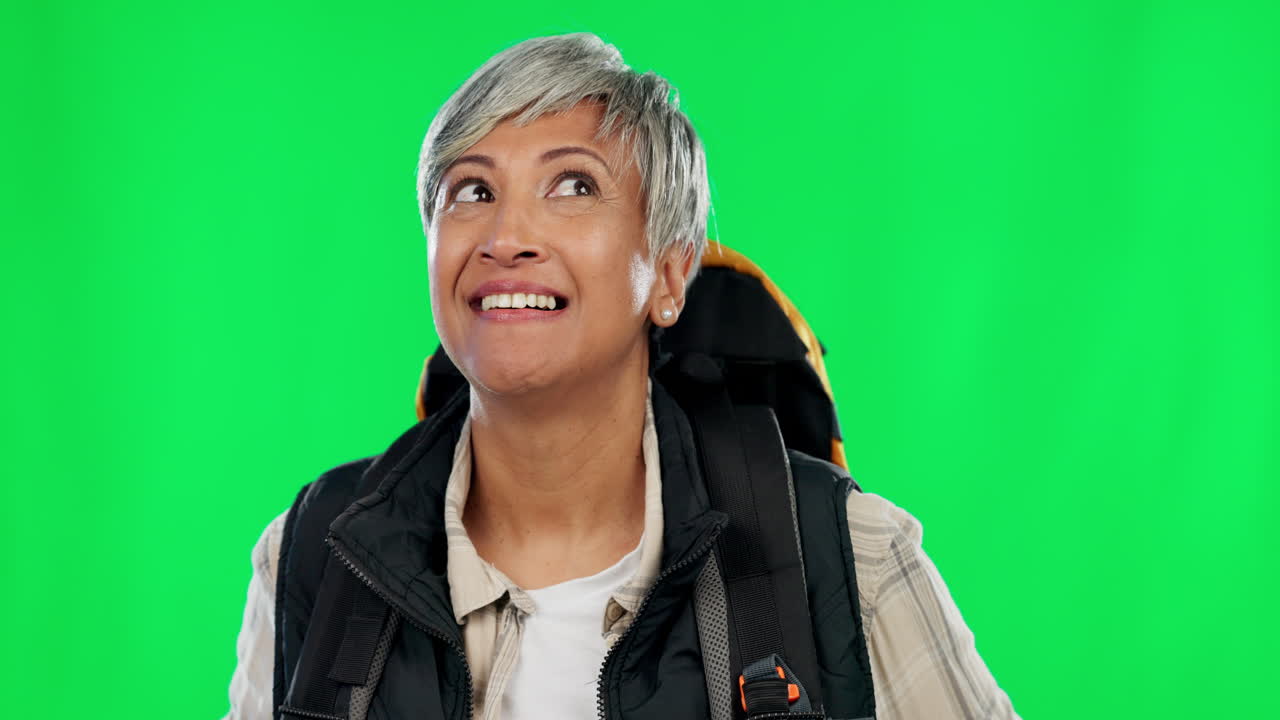 Tela verde, mochilando e mulher feliz isolada