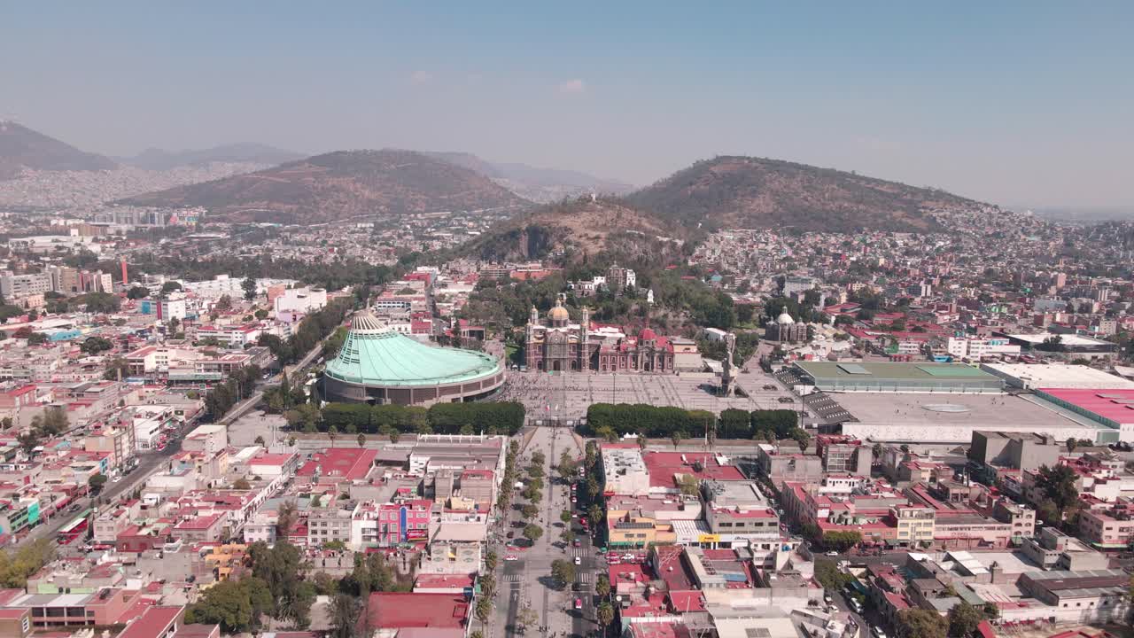 la basílica de guadalupe es el lugar más icónico de méxico.