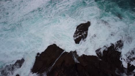 Raging-Water-With-Foamy-Waves-On-The-Rocky-Shore-Of-Caion-Beach-In-Coruna,-Spain