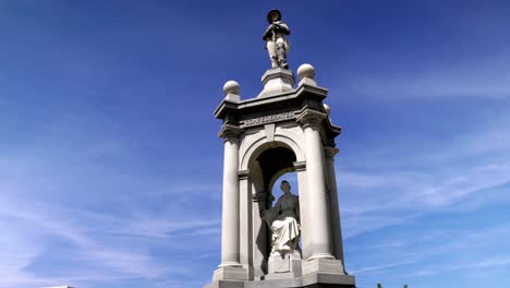 Monumento-A-Las-Madres-Confederadas-En-Texarkana-Con-Video-Inclinado-Hacia-Abajo