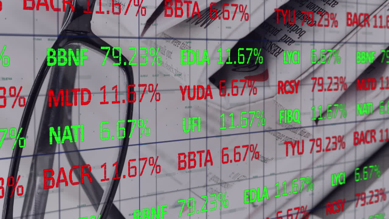 주식 시장 데이터와 그리드 패턴의 애니메이션이 안경과 책상에 있는 문서 위에 이동합니다.