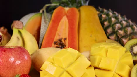 una variada variedad de frutas frescas