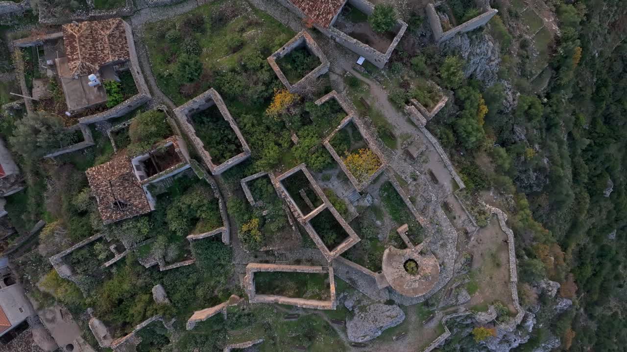 Castello di Himara: Un luogo ideale per ammirare l'alba sul Mediterraneo in Albania