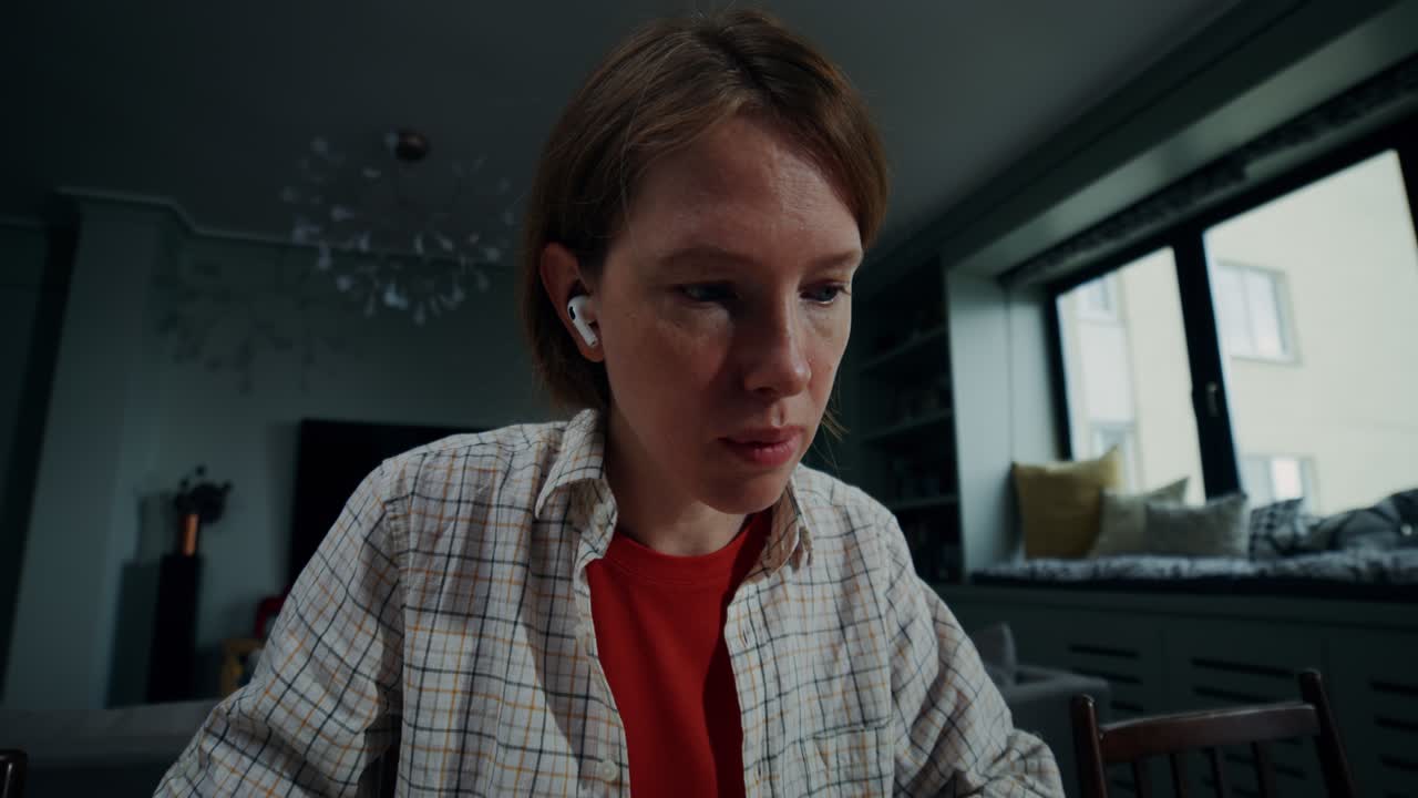 가정에서 일하는 여자