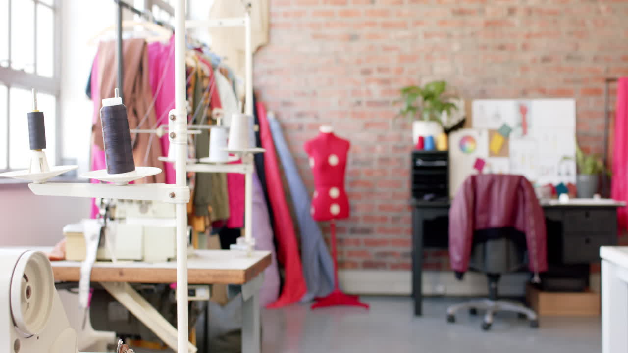 밝은 패션 스튜디오의 인테리어, 느린 모션