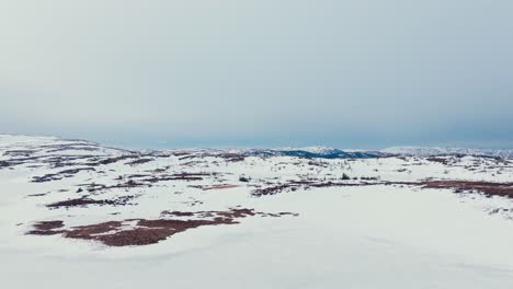 Vista-Aérea-De-La-Cordillera-Nevada-Durante-El-Invierno-En-Verran,-Indre-Fosen,-Noruega