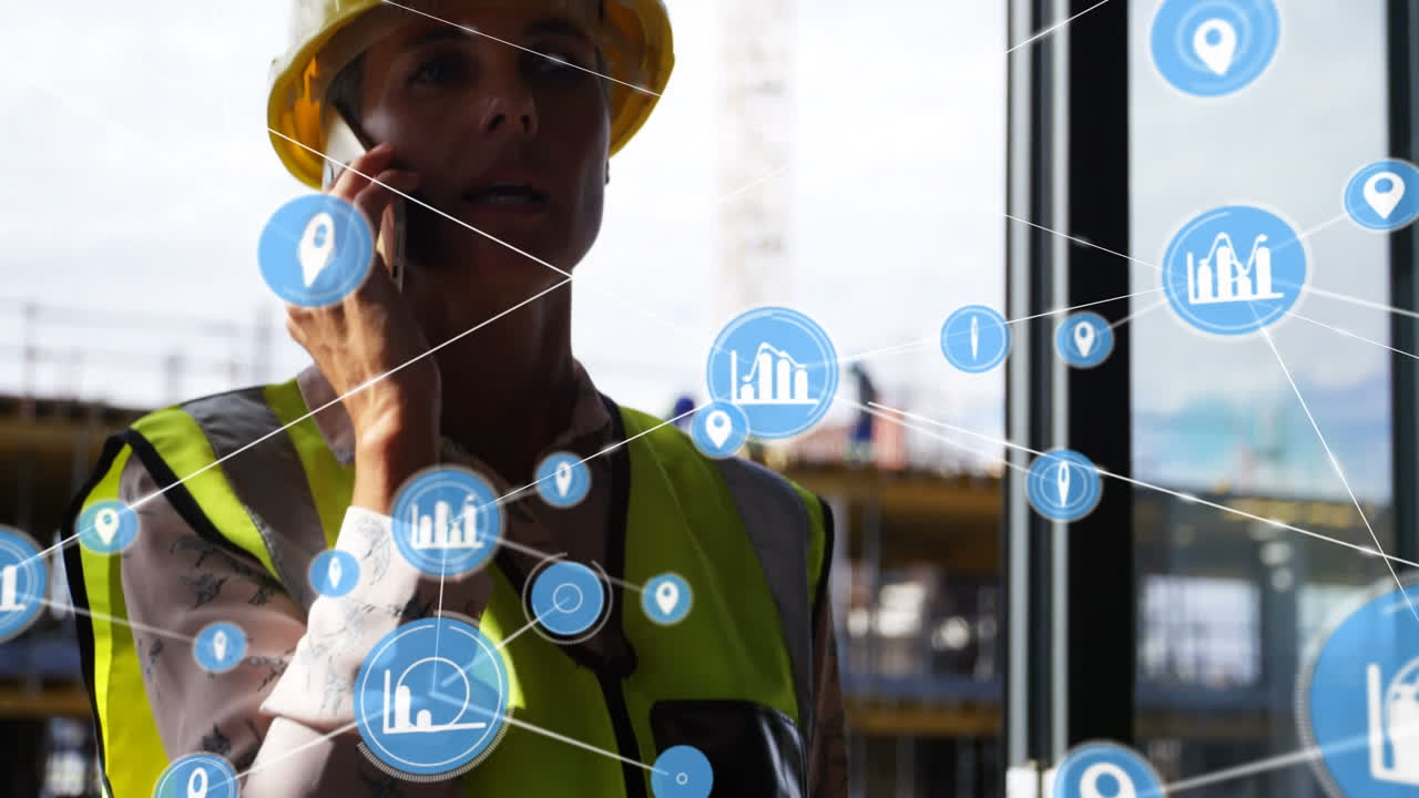 animación de la red de conexiones a través de una ingeniera caucásica que usa un teléfono inteligente