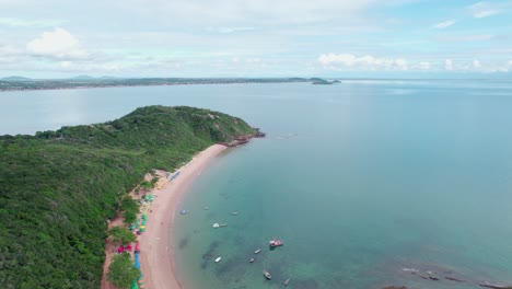 Establecimiento-De-órbita-Aérea-De-Playa-Tartaruga,-Búzios,-Brasil