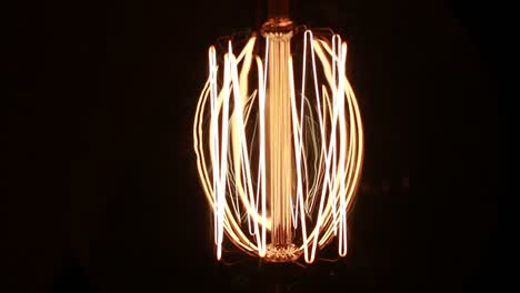 el filamento de tungsteno de la lámpara de luz incandescente industrial retro parpadea en la oscuridad