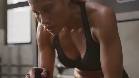 Entrenamiento-Cruzado-En-Un-Gimnasio