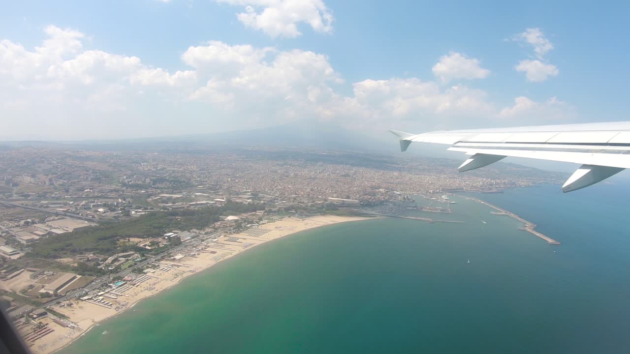 vista aérea de catania de la costa de la ciudad desde arriba en avión