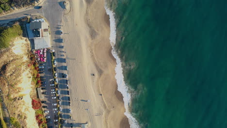 Bird's-eye-view-of-Point-Dume-state-beach-in-Malibu,-California