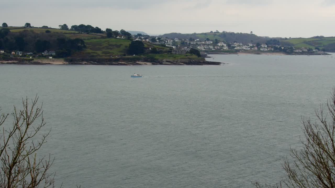 mirando sobre las carreteras de carrick a st mawes, desde pendennis head