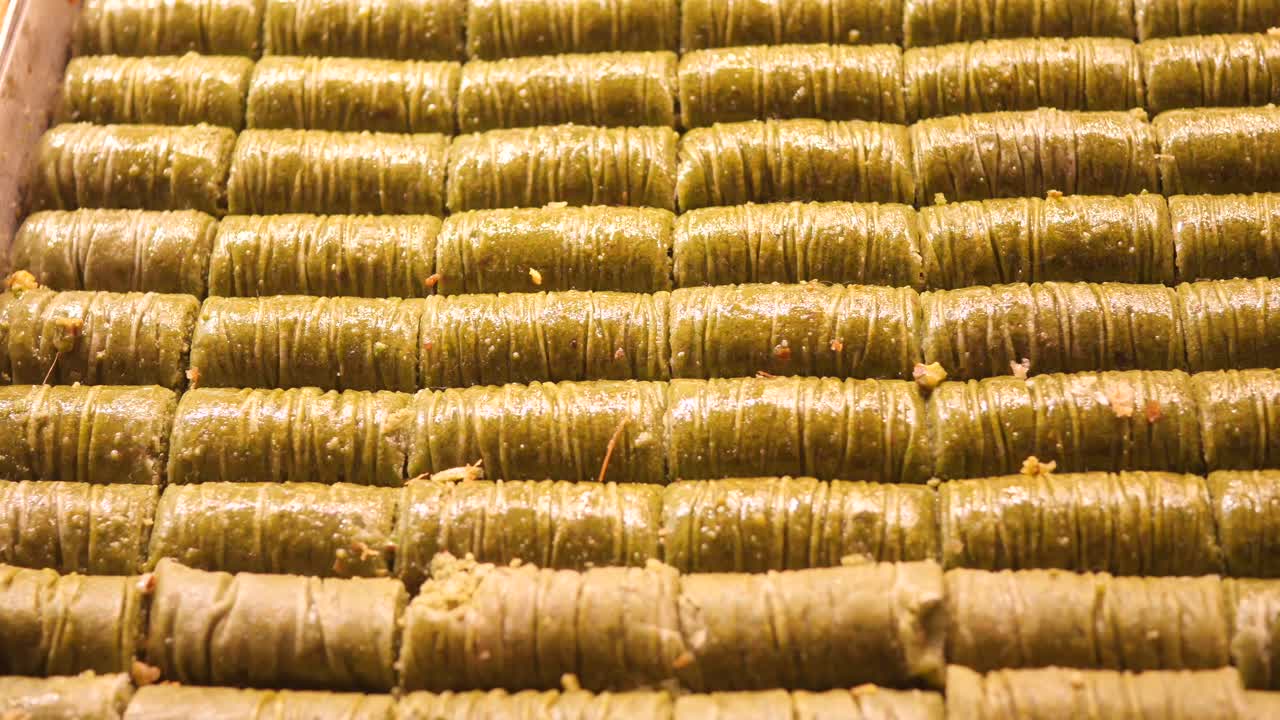 un primer plano de la baklava de pistacho turco