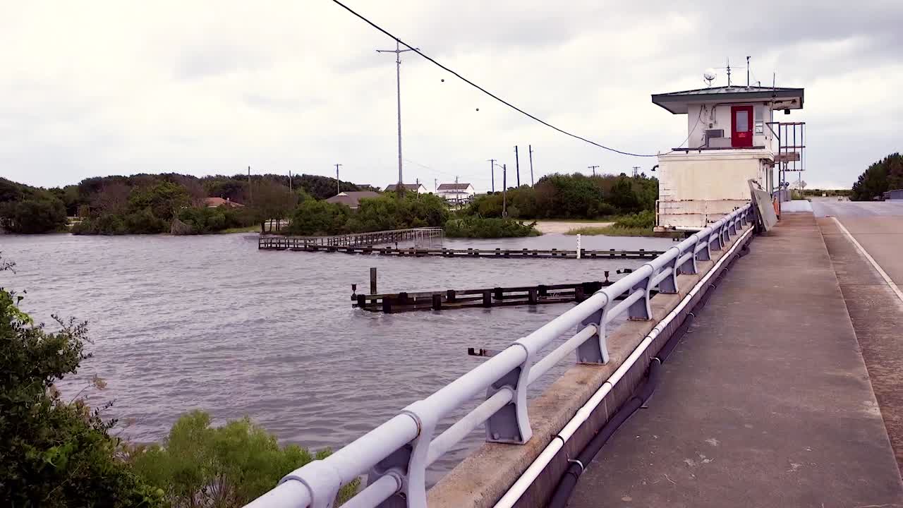 허리케인 플로렌스가 다리 폐쇄 및 홍수 1과 함께 캠프 르준 노스 캐롤라이나 주변에 도착했습니다.