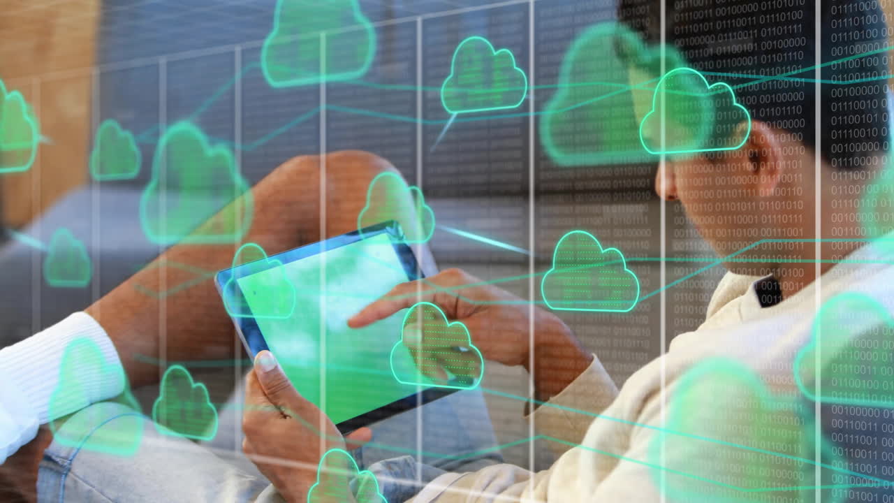 animación de nubes y procesamiento de datos sobre hombre biracial usando tableta