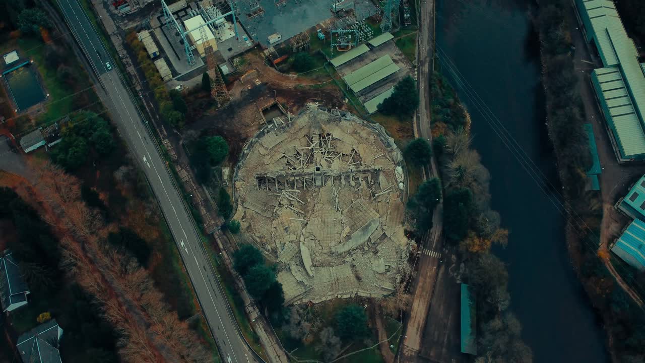 Vista aerea di struttura industriale demolita