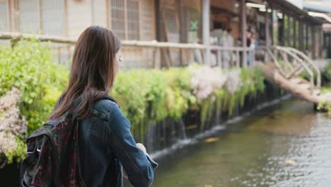 mujer en el parque