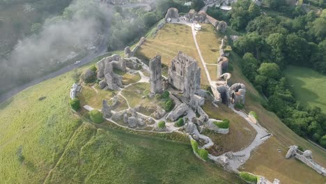 dron con inclinación y elevación del castillo de corfe