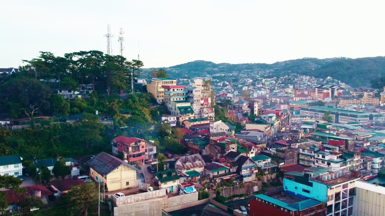 Flycam bay trên Thành phố Baguio 4K Philippines