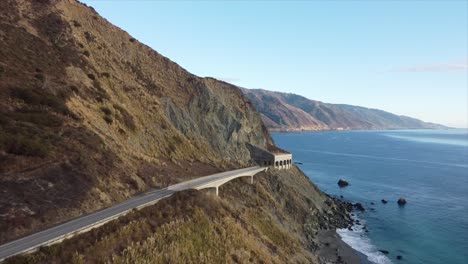 大南方,加州山脉,海洋和太平洋沿海高速公路的无人机拍摄