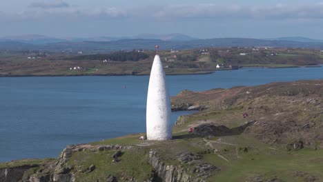 4k-kinematografische drohnen-aufnahmen, die um baltimore beacon fliegen - co.