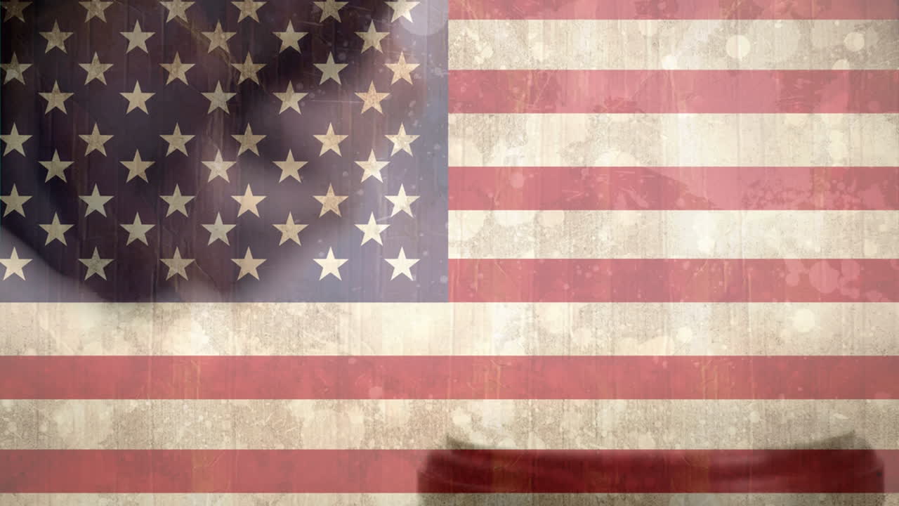 animación digital de la bandera estadounidense y el martillo 4k