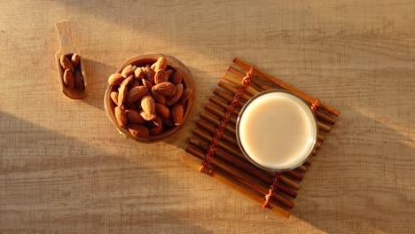 leche de almendras y almendras