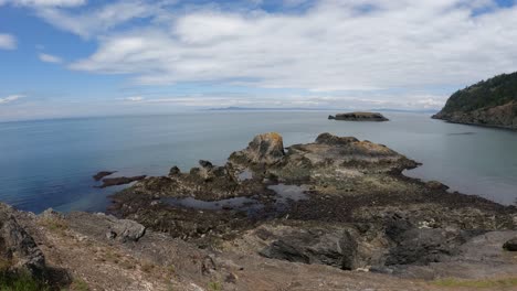 panorámica de la playa de rosario y sus numerosas piscinas de marea en la isla de fidalgo