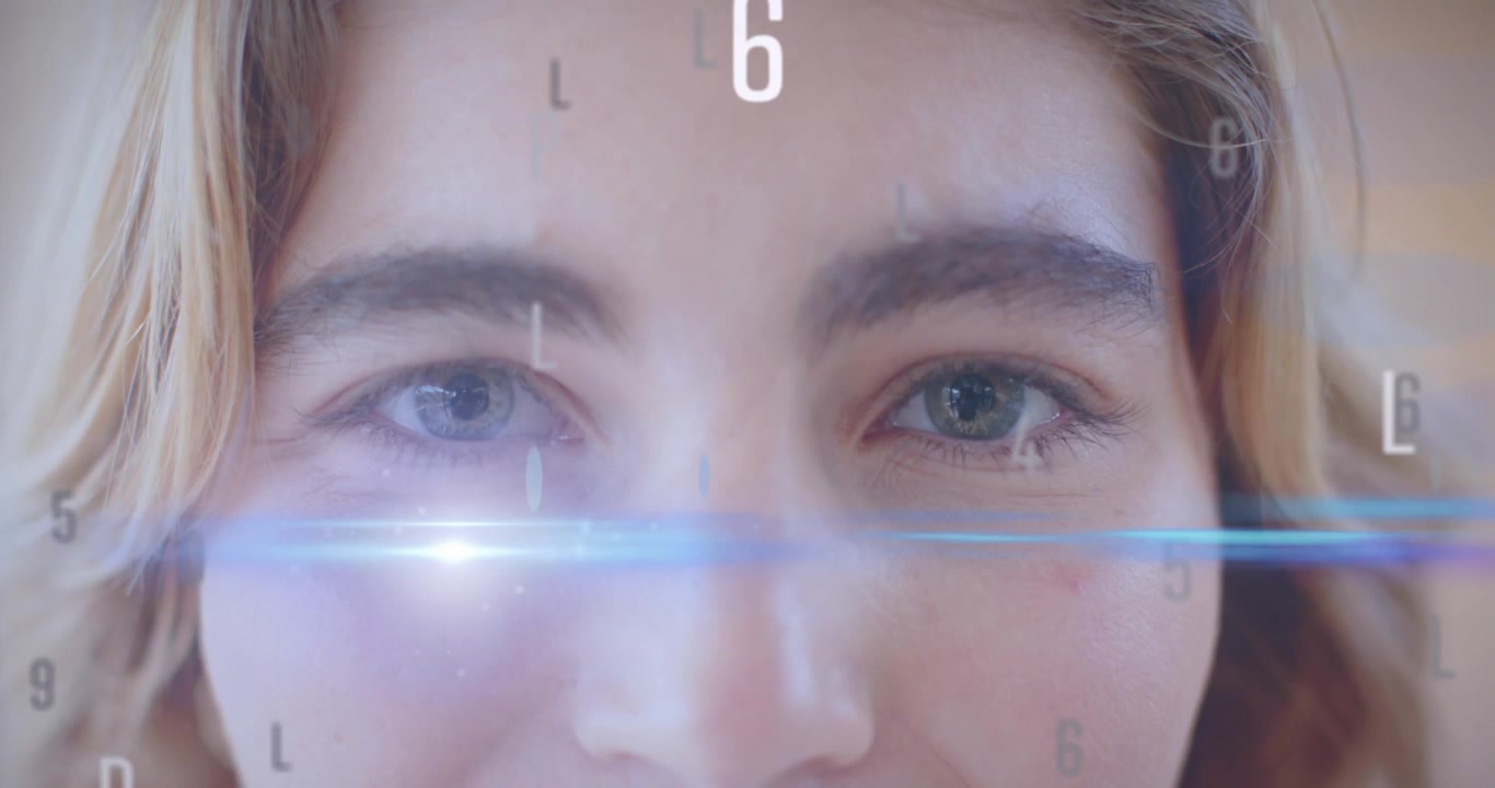 Mulher com olhar fixo enquanto uma linha de varredura percorre os olhos e gera caracteres flutuantes para verificação de identidade.